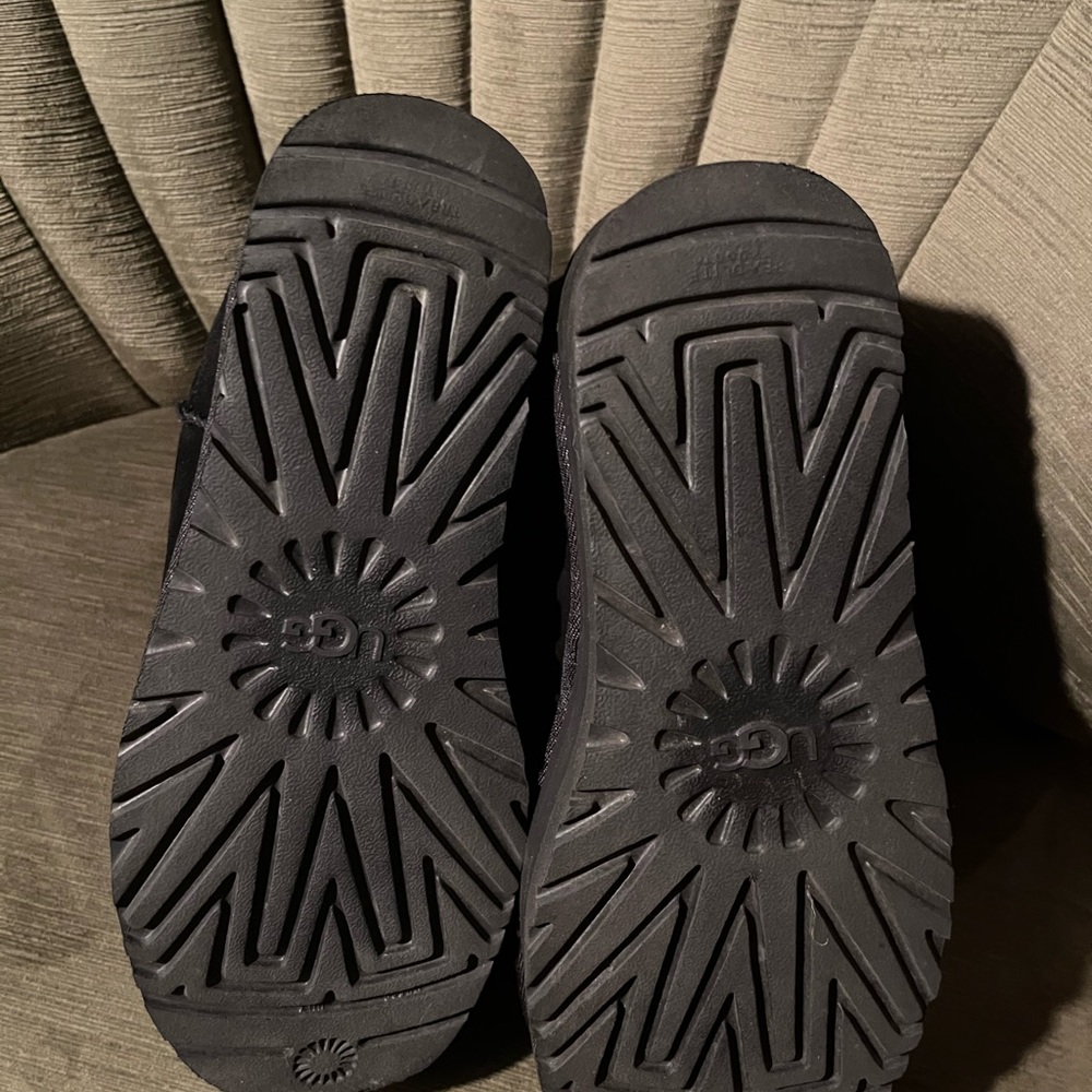 Authentic UGG platform boots. In great condition. Rarely worn.